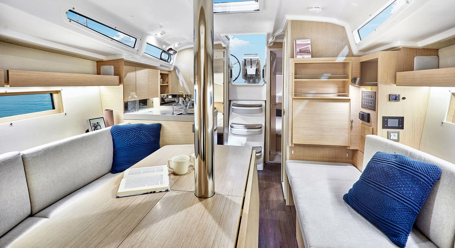 oceanis341-int2