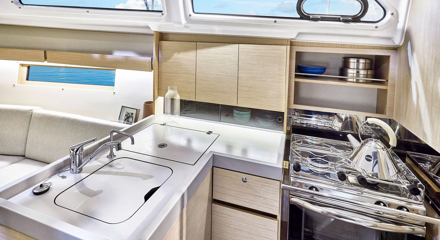 oceanis341-int4