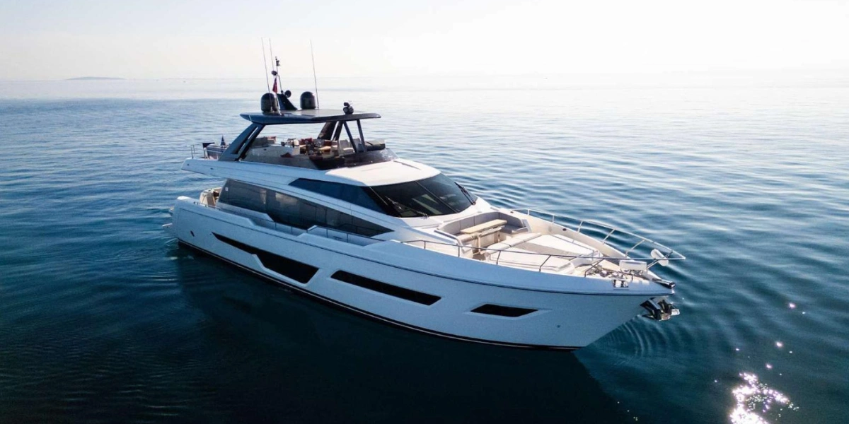 FERRETTI 780