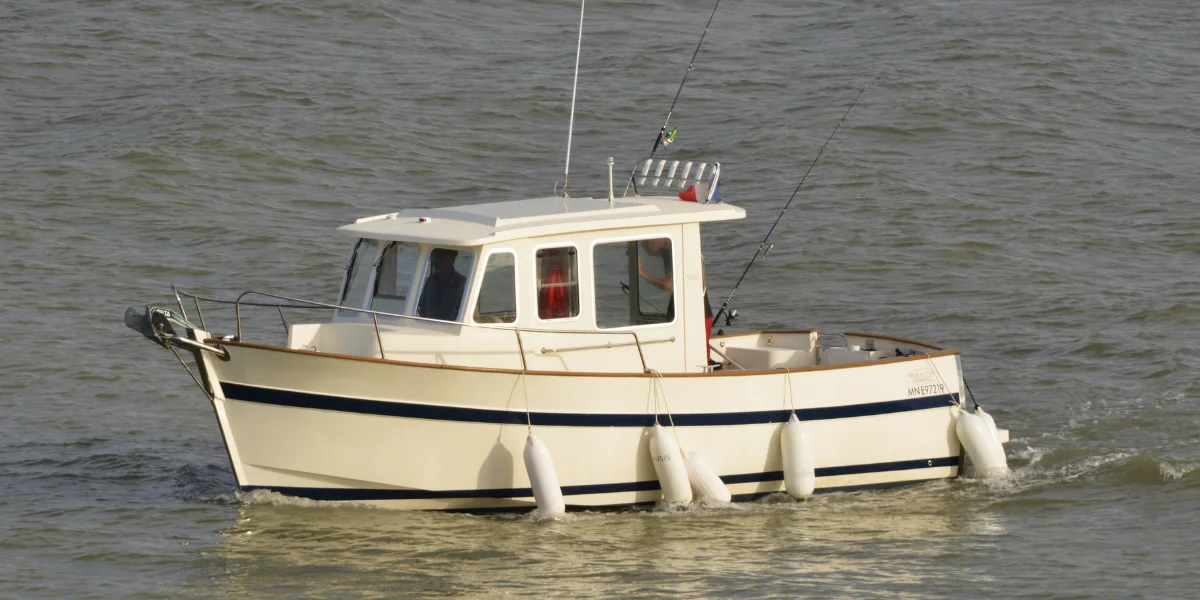 bateau de peche riviere